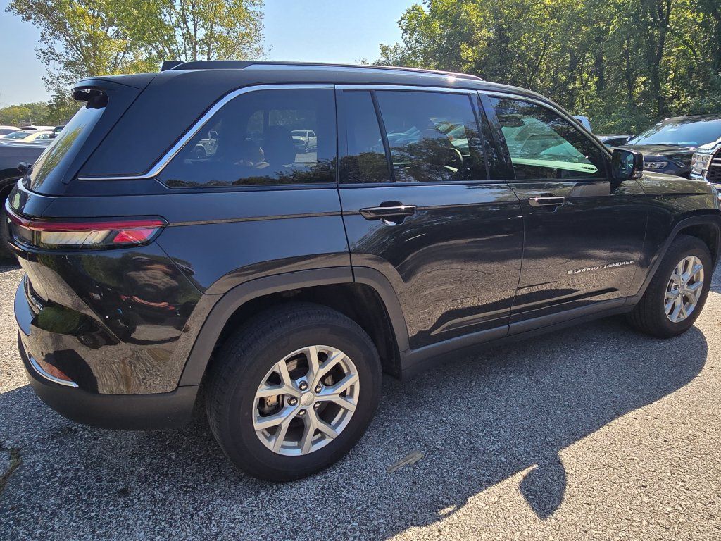 Used 2023 Jeep Grand Cherokee Limited w/ Luxury Tech Group II AWD/4WD image 8