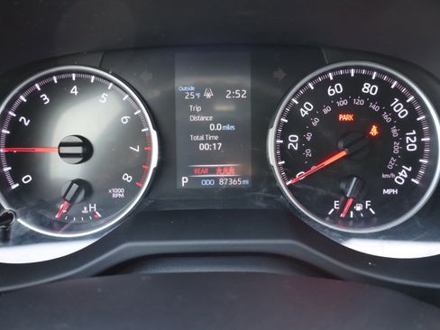 Used 2021 Toyota RAV4 LE image 23