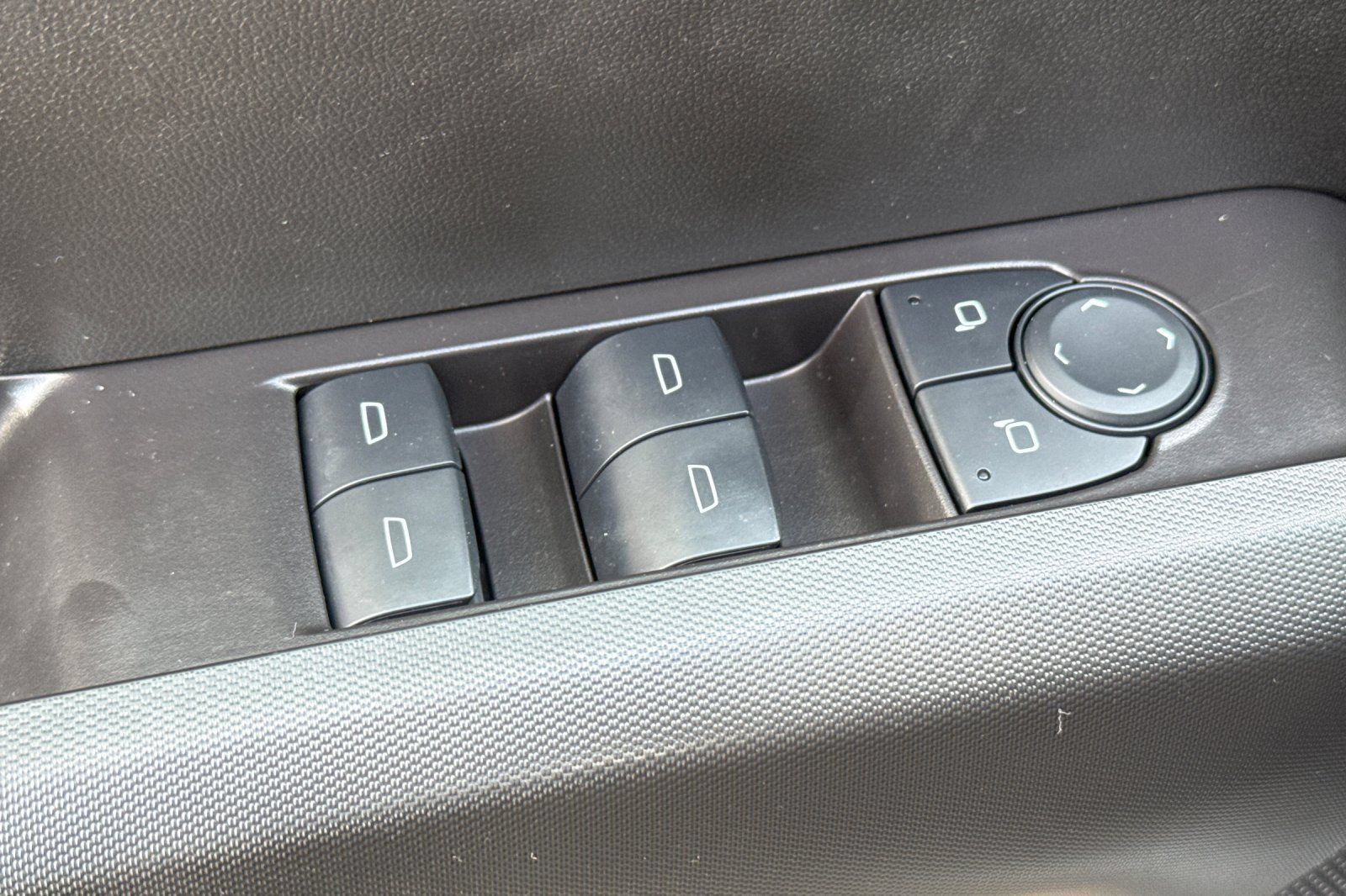 Used 2024 Chevrolet Colorado W/T AWD/4WD image 11