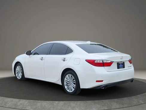 Used 2015 Lexus ES 350 w/ Luxury Package FWD image 4