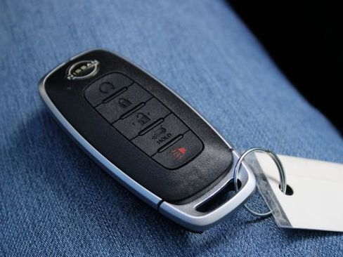 Used 2024 Nissan Rogue SL w/ SL Premium Package image 13