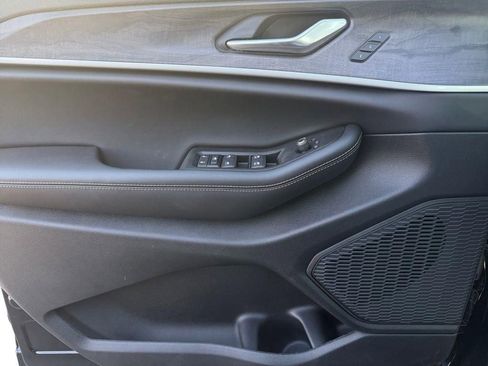 New 2025 Jeep Grand Cherokee Limited w/ MOPAR Finishing Package image 16