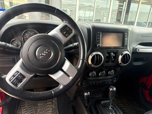 Used 2015 Jeep Wrangler Unlimited Rubicon AWD/4WD image 12