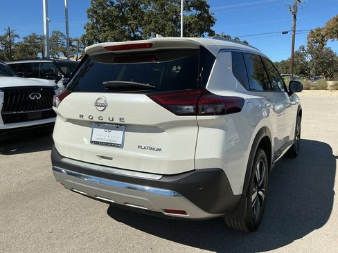 Used 2023 Nissan Rogue Platinum image 3