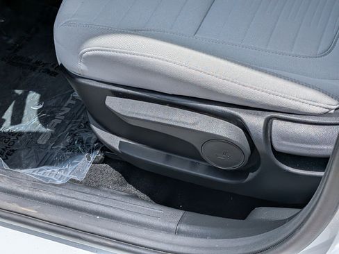 Used 2025 Hyundai Santa Cruz SE FWD image 21