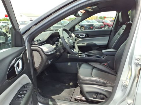 Used 2024 Jeep Compass Limited AWD/4WD image 10