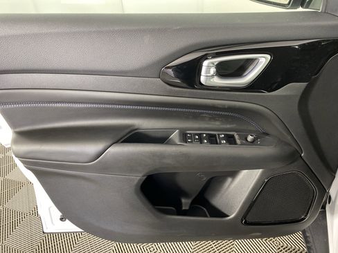 New 2026 Jeep Compass Latitude image 12