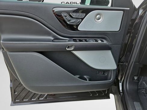 Used 2022 Lincoln Aviator Reserve w/ Equipment Group 201A AWD/4WD image 18