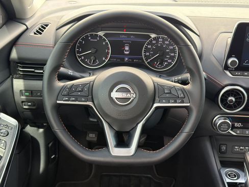 Used 2025 Nissan Sentra SR FWD image 15