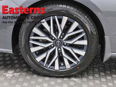 Used 2024 Nissan Altima 2.5 SV FWD image 32