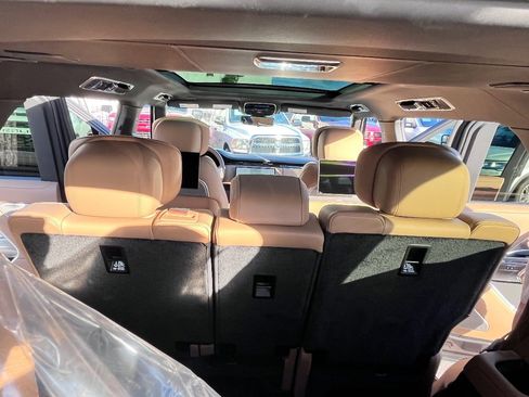 Used 2025 Land Rover Range Rover Long Wheelbase Autobiography image 21