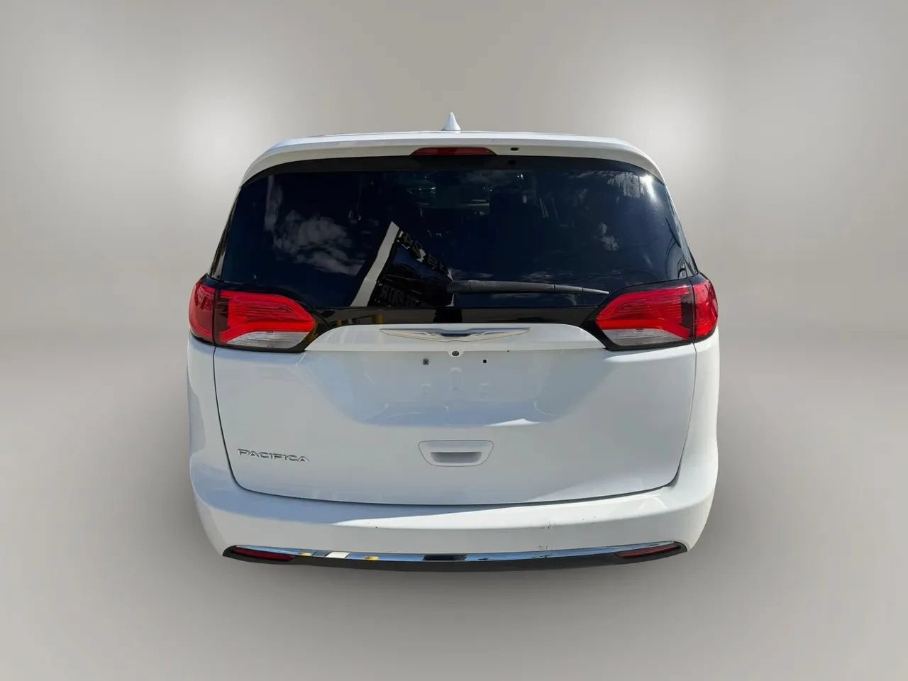Used 2017 Chrysler Pacifica Touring Plus w/ Security Group FWD image 6
