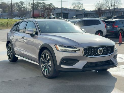 Certified 2026 Volvo V60 B5 Cross Country Ultra image 7