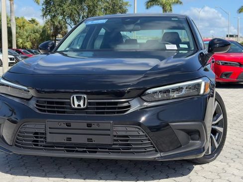 Used 2023 Honda Civic EX image 3