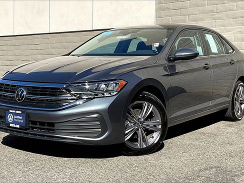 Certified 2023 Volkswagen Jetta SE image 12