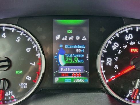Used 2021 Toyota RAV4 XLE w/ Convenience Package FWD image 19