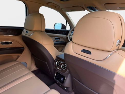 Used 2022 Bentley Bentayga image 37