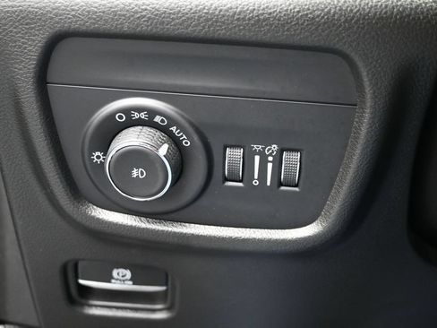 Used 2023 Jeep Grand Cherokee Limited w/ Luxury Tech Group II AWD/4WD image 17