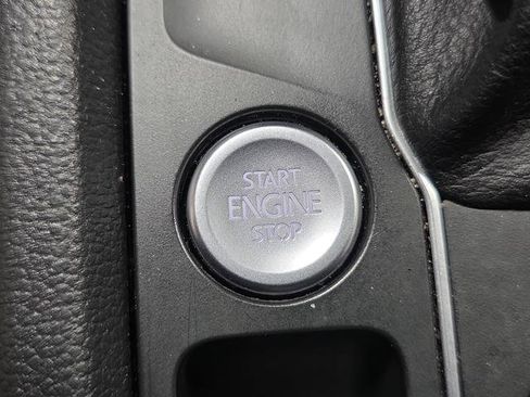 Used 2018 Volkswagen Atlas SE image 25