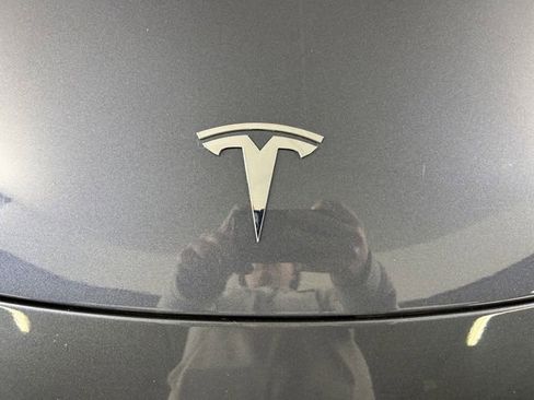 Used 2021 Tesla Model Y Long Range image 10