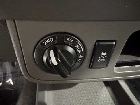 Used 2019 Nissan Frontier SV image 8