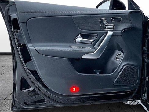 Used 2025 Mercedes-Benz CLA 250 4MATIC image 23