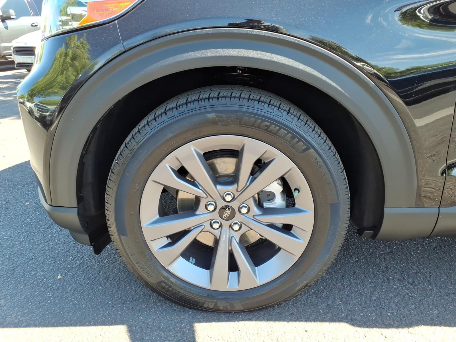 Certified 2024 Ford Explorer XLT w/ Equipment Group 202A RWD image 9