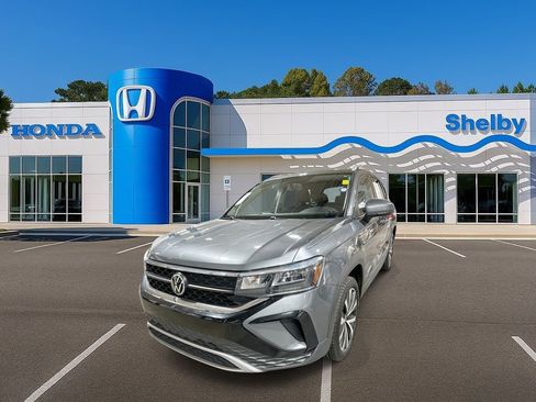 Used 2022 Volkswagen Taos SE image 4