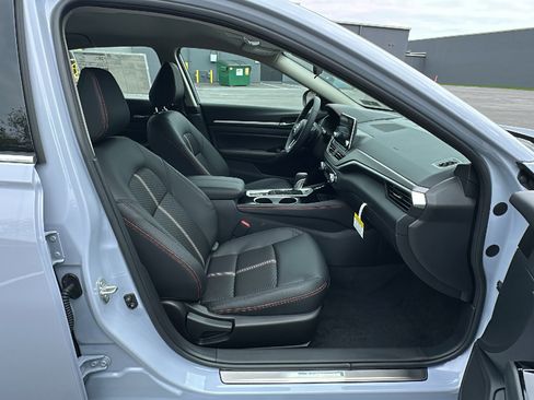 New 2025 Nissan Altima 2.5 SR image 11