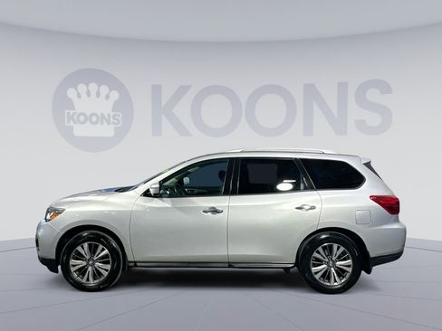 Used 2017 Nissan Pathfinder SL w/ SL Tech Package image 2