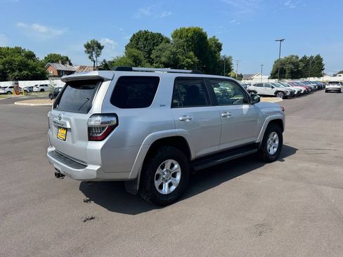 Used 2021 Toyota 4Runner SR5 AWD/4WD image 3