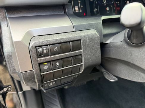 Used 2024 Toyota Tacoma SR5 AWD/4WD image 27