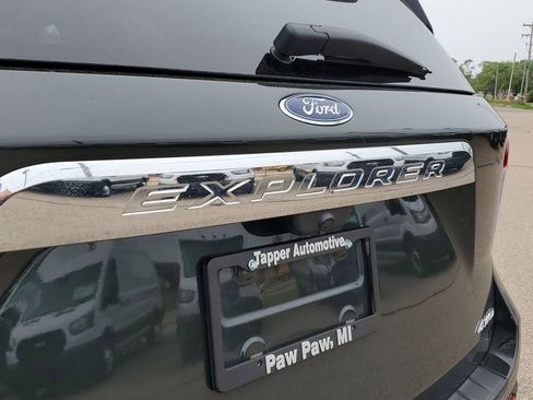Used 2022 Ford Explorer XLT image 5