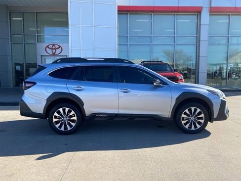 Used 2023 Subaru Outback Limited image 2
