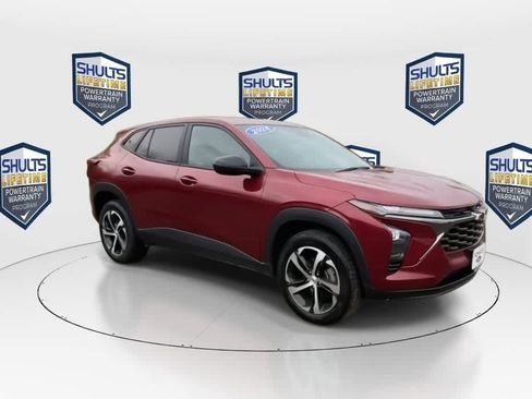 Used 2024 Chevrolet Trax RS image 2