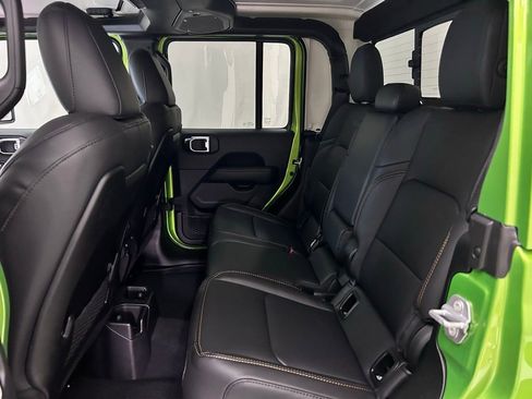 New 2025 Jeep Gladiator Sport image 18