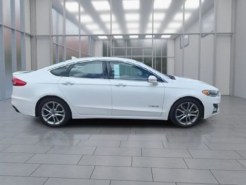 Used 2019 Ford Fusion Titanium FWD image 9