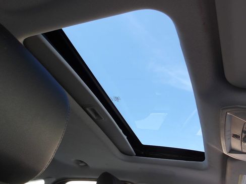 Used 2015 Ford Focus Titanium FWD image 58