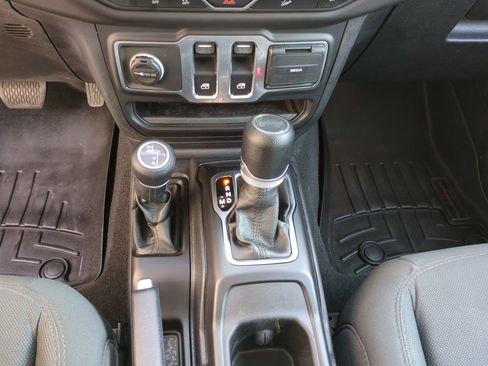 Used 2021 Jeep Wrangler Sport S image 18