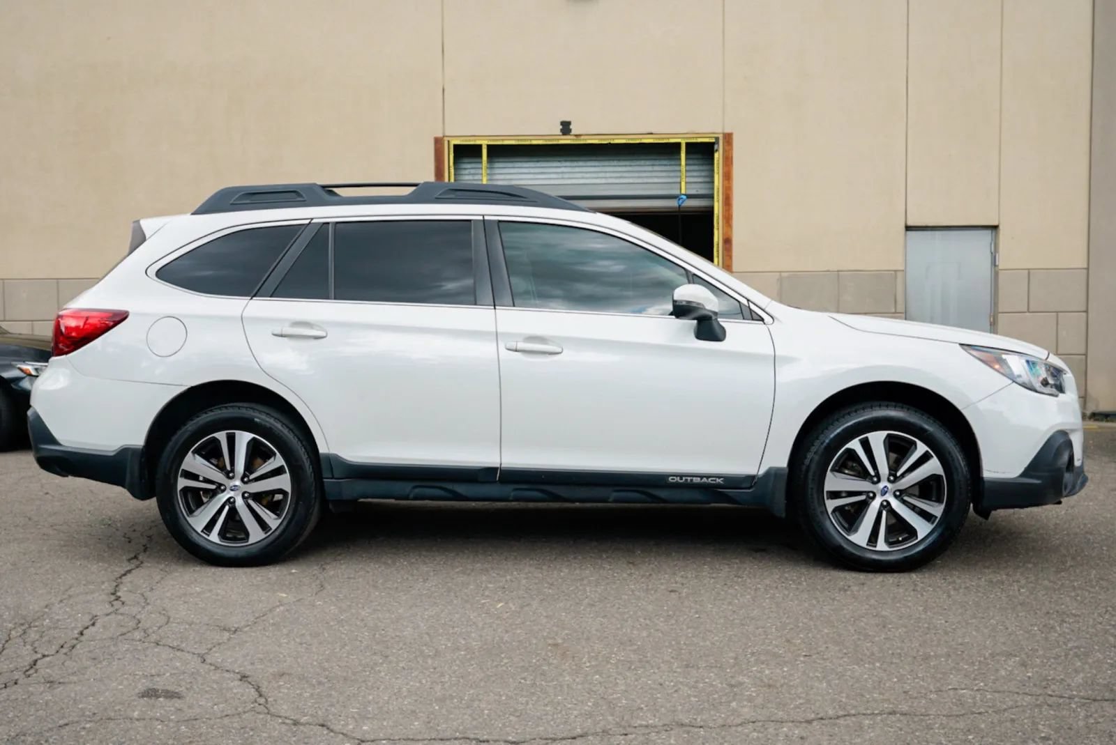 Used 2018 Subaru Outback 2.5i Limited w/ Popular Package #2 AWD/4WD image 4
