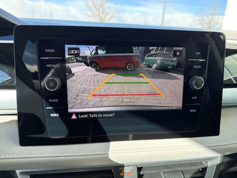 Certified 2025 Volkswagen Taos SE image 22