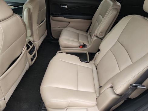 Used 2020 Honda Pilot Touring image 32