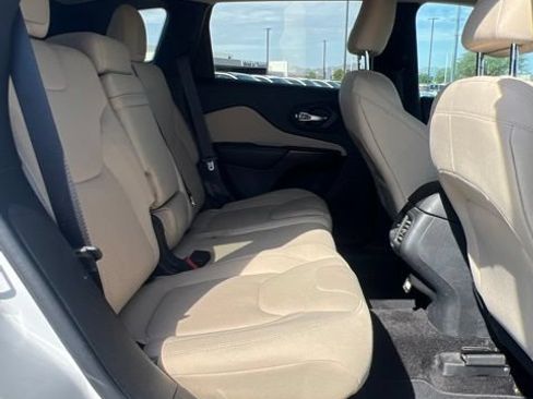 Used 2015 Jeep Cherokee Latitude FWD image 28