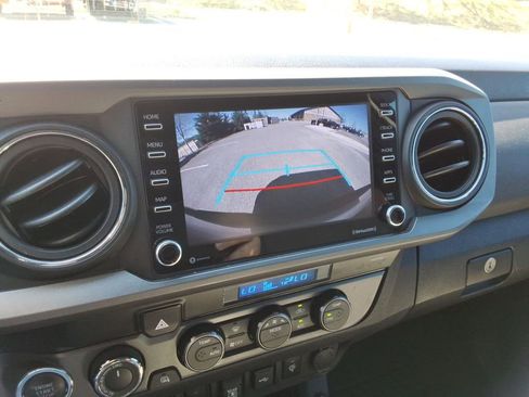 Used 2022 Toyota Tacoma TRD Off-Road w/ Technology Package image 31