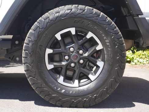 Used 2024 Jeep Wrangler Rubicon w/ Technology Group AWD/4WD image 20