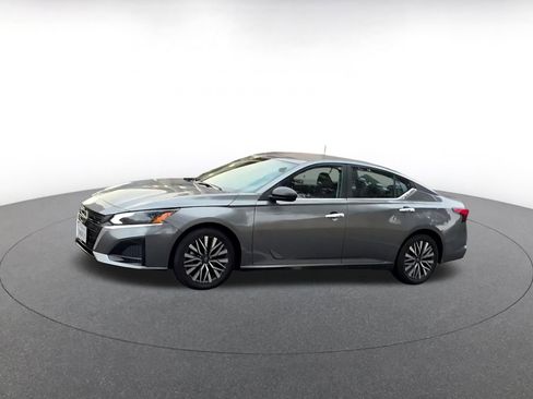 Used 2025 Nissan Altima 2.5 SV image 8