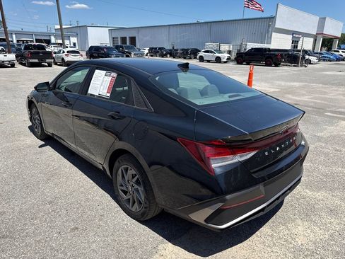 Used 2024 Hyundai Elantra SEL FWD image 5