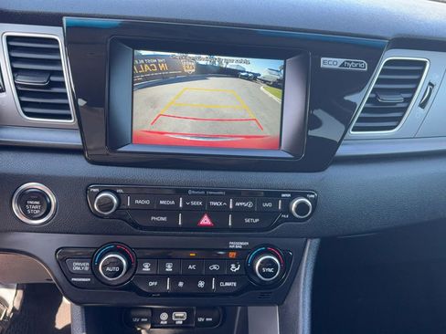 Used 2019 Kia Niro LX FWD image 20