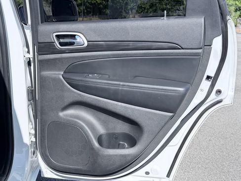 Used 2020 Jeep Grand Cherokee Altitude RWD image 31