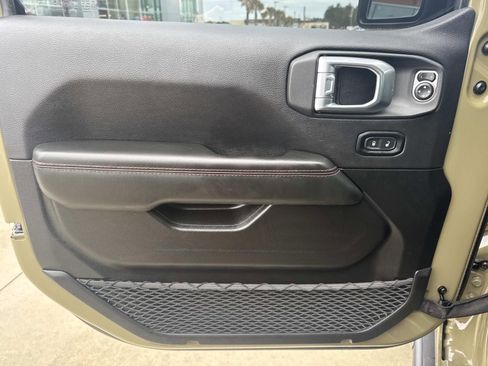 Used 2025 Jeep Wrangler Unlimited Rubicon image 20